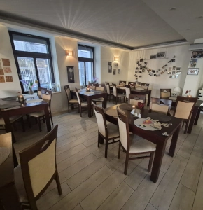 Wnętrze restauracji Czas na Retro w klimacie PRL