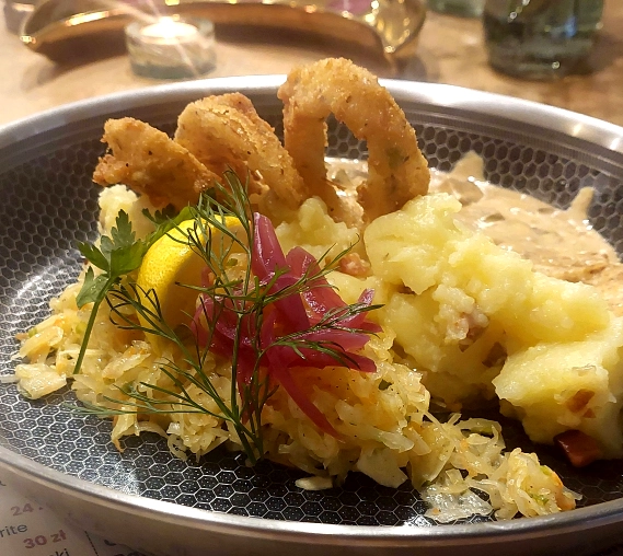 Domowa kuchnia i tradycyjne dania w restauracji Czas na Retro