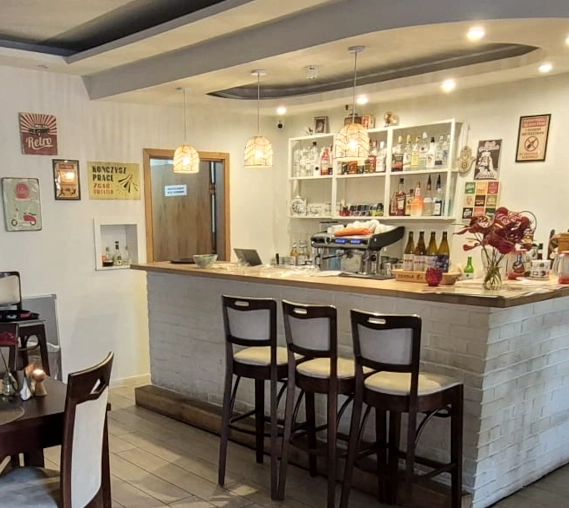 Pub retro i wieczorny klimat w Czas na Retro